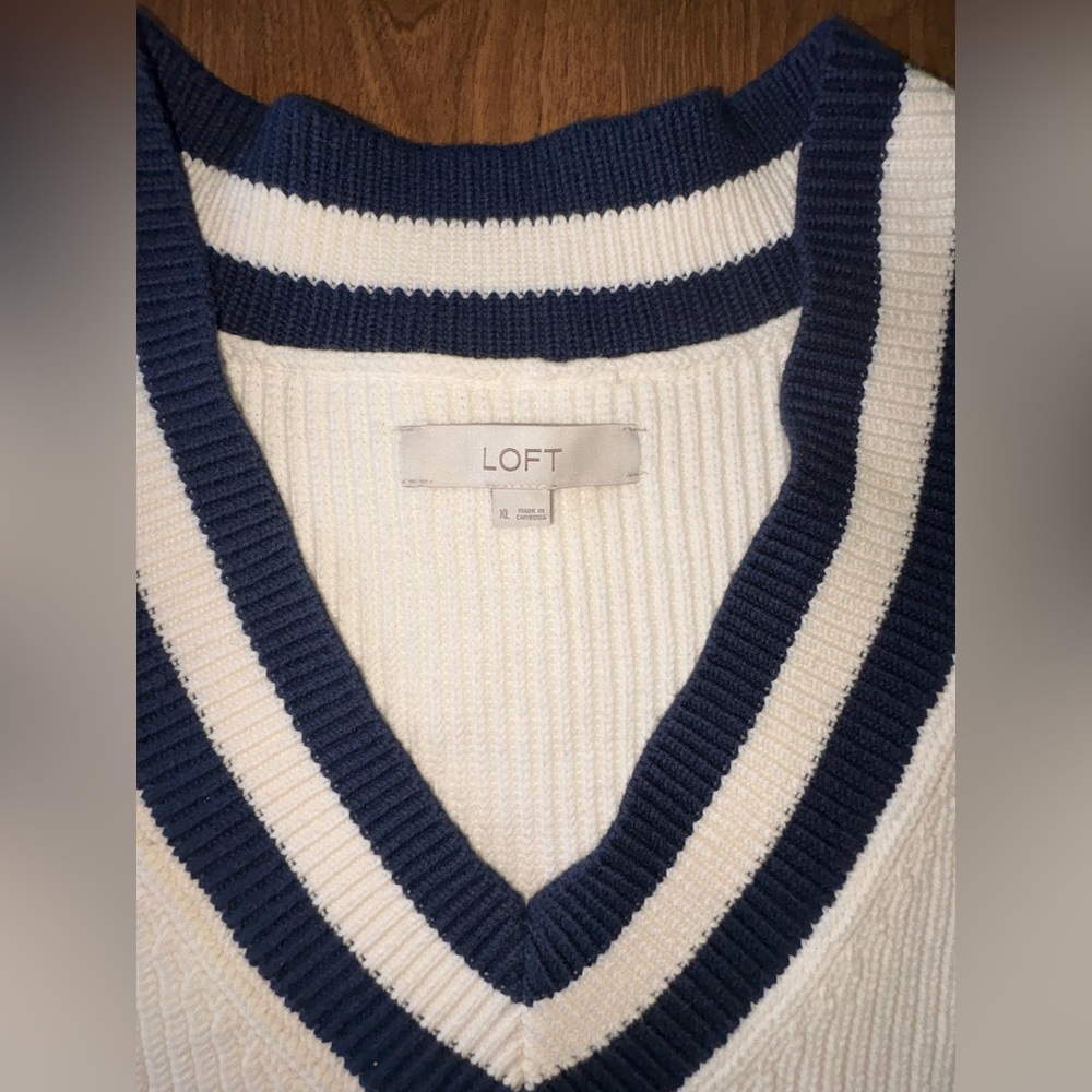 LOFT White Sleeveless V-Neck Sweater Vest with Navy Trim - Picture 2 of 4